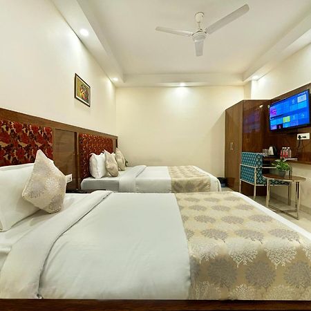 Hotel Emblem Suites- Near Delhi Airport Új-Delhi Kültér fotó