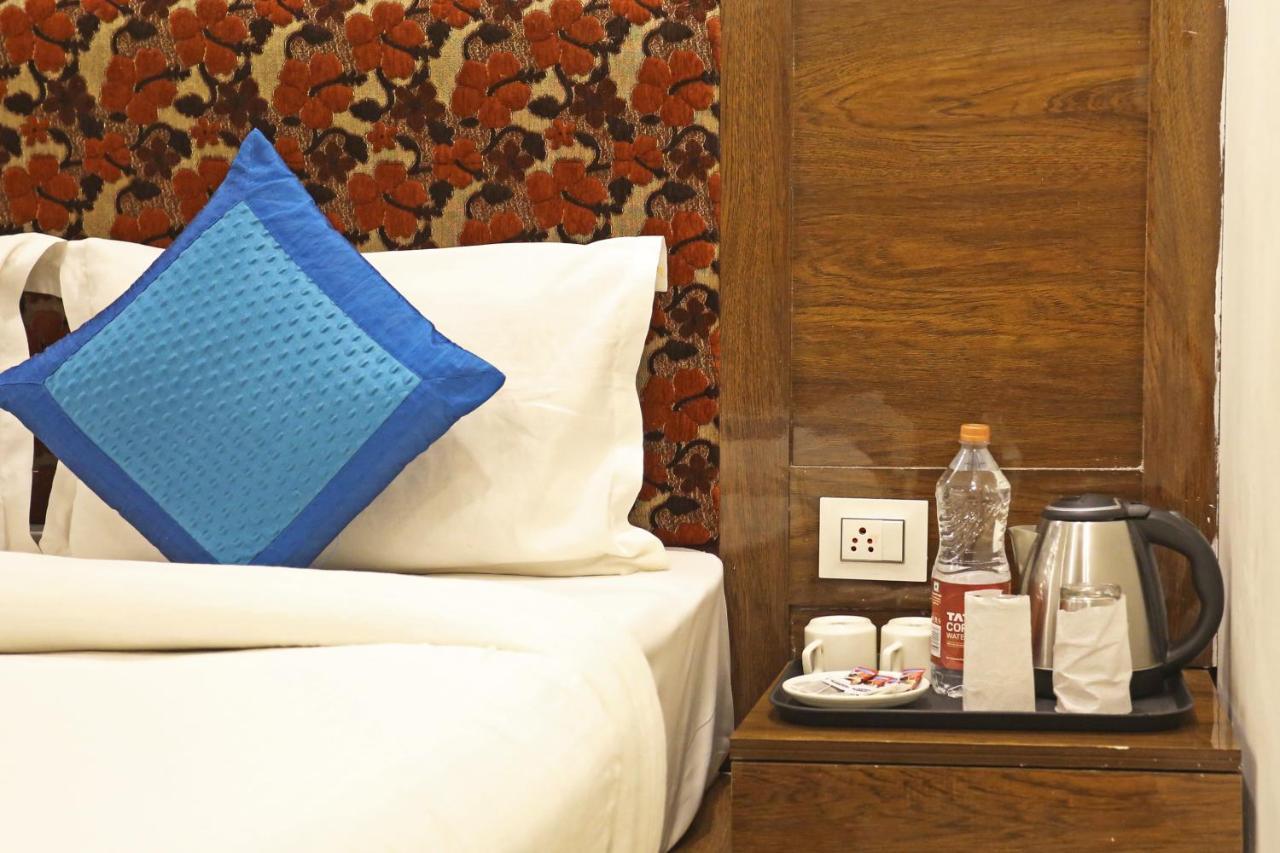 Hotel Emblem Suites- Near Delhi Airport Új-Delhi Kültér fotó