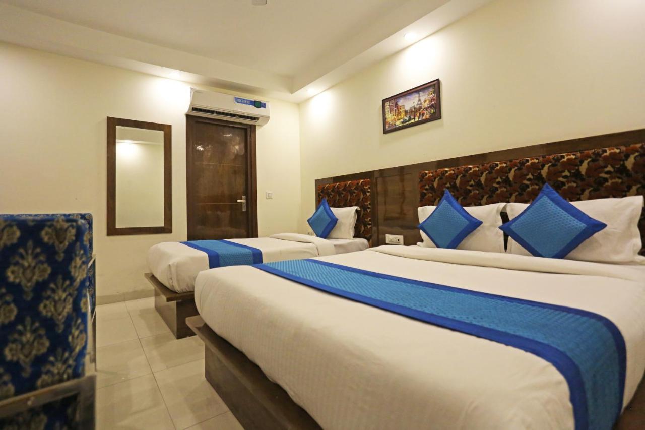 Hotel Emblem Suites- Near Delhi Airport Új-Delhi Kültér fotó