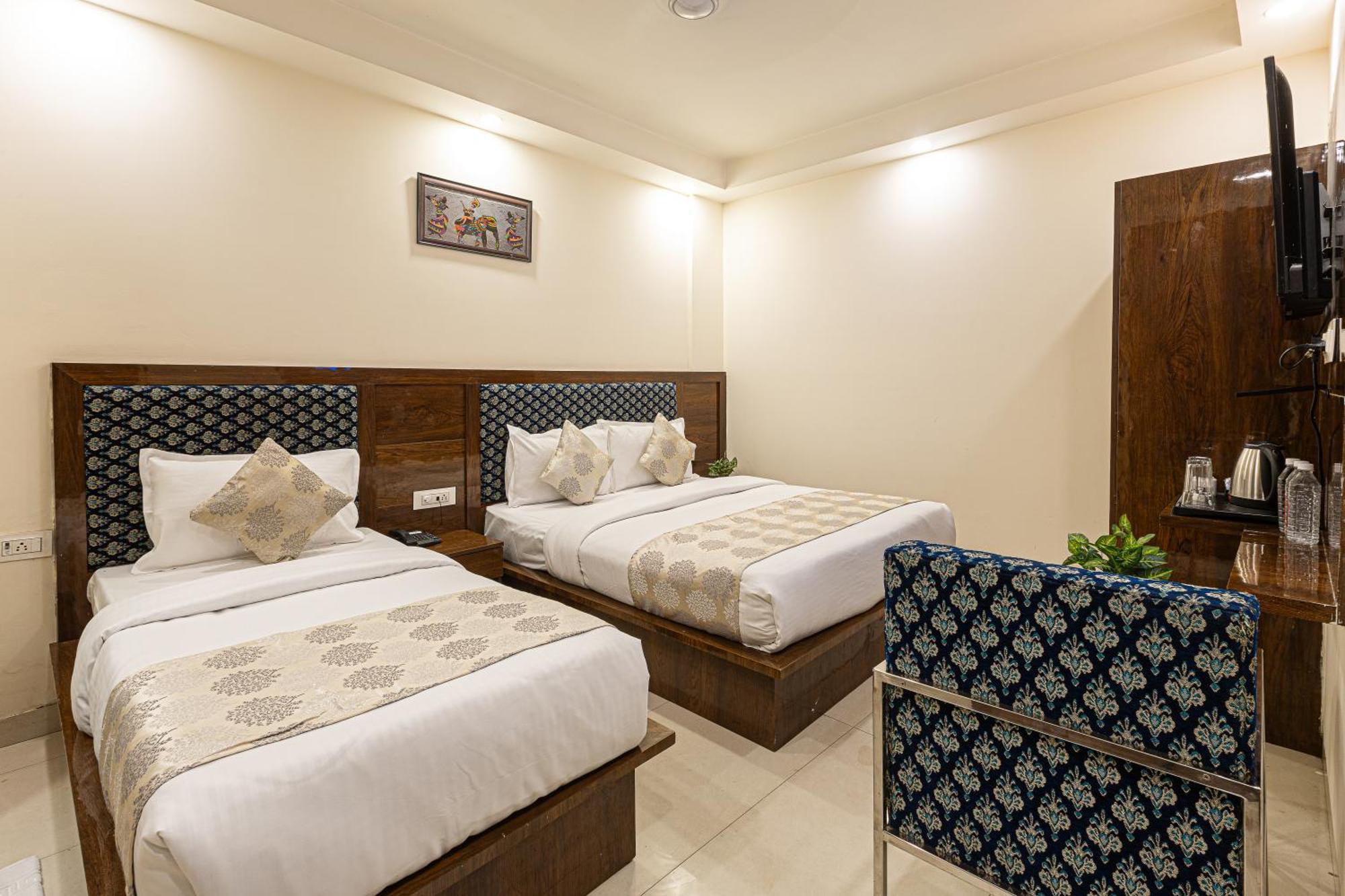 Hotel Emblem Suites- Near Delhi Airport Új-Delhi Kültér fotó