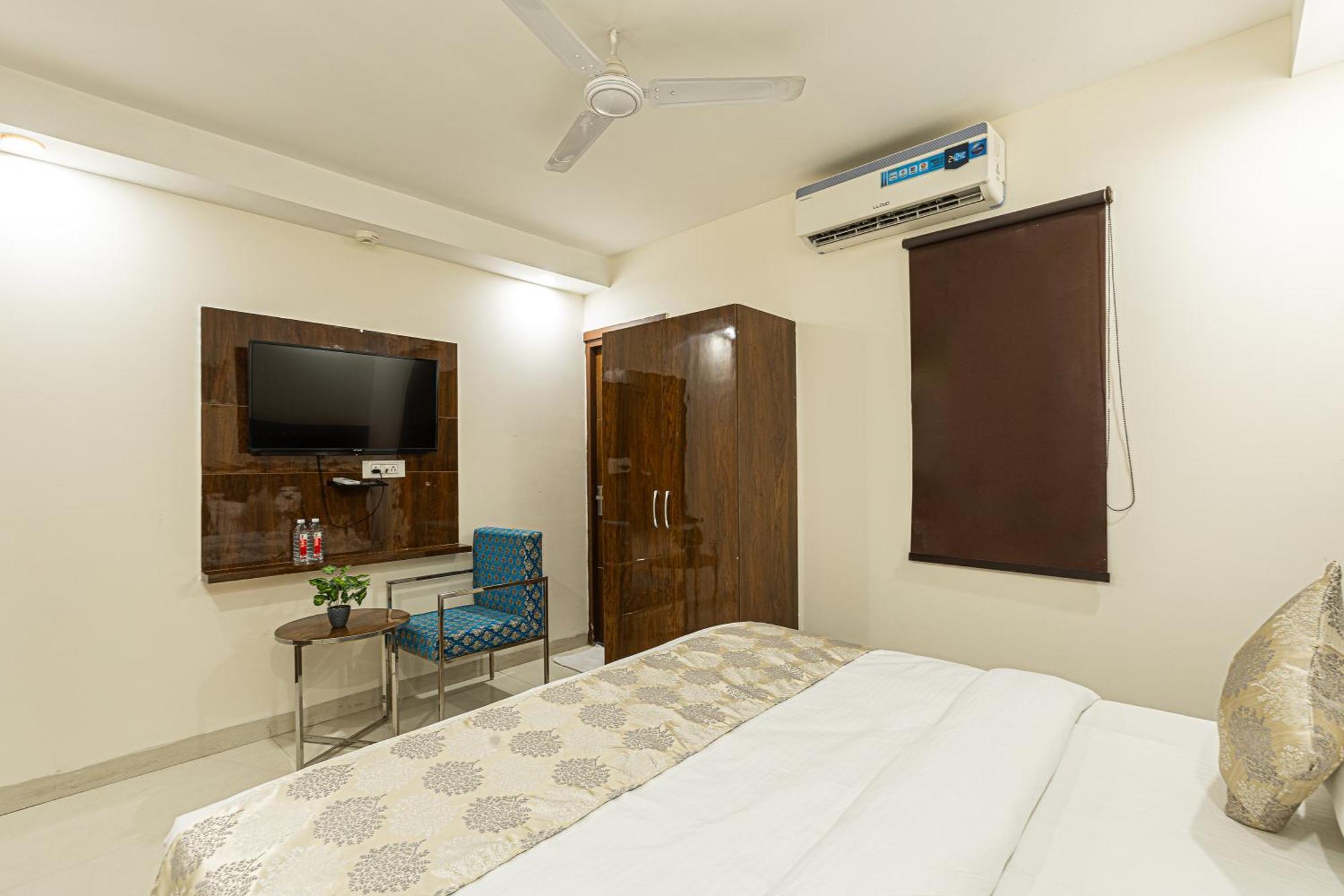 Hotel Emblem Suites- Near Delhi Airport Új-Delhi Kültér fotó