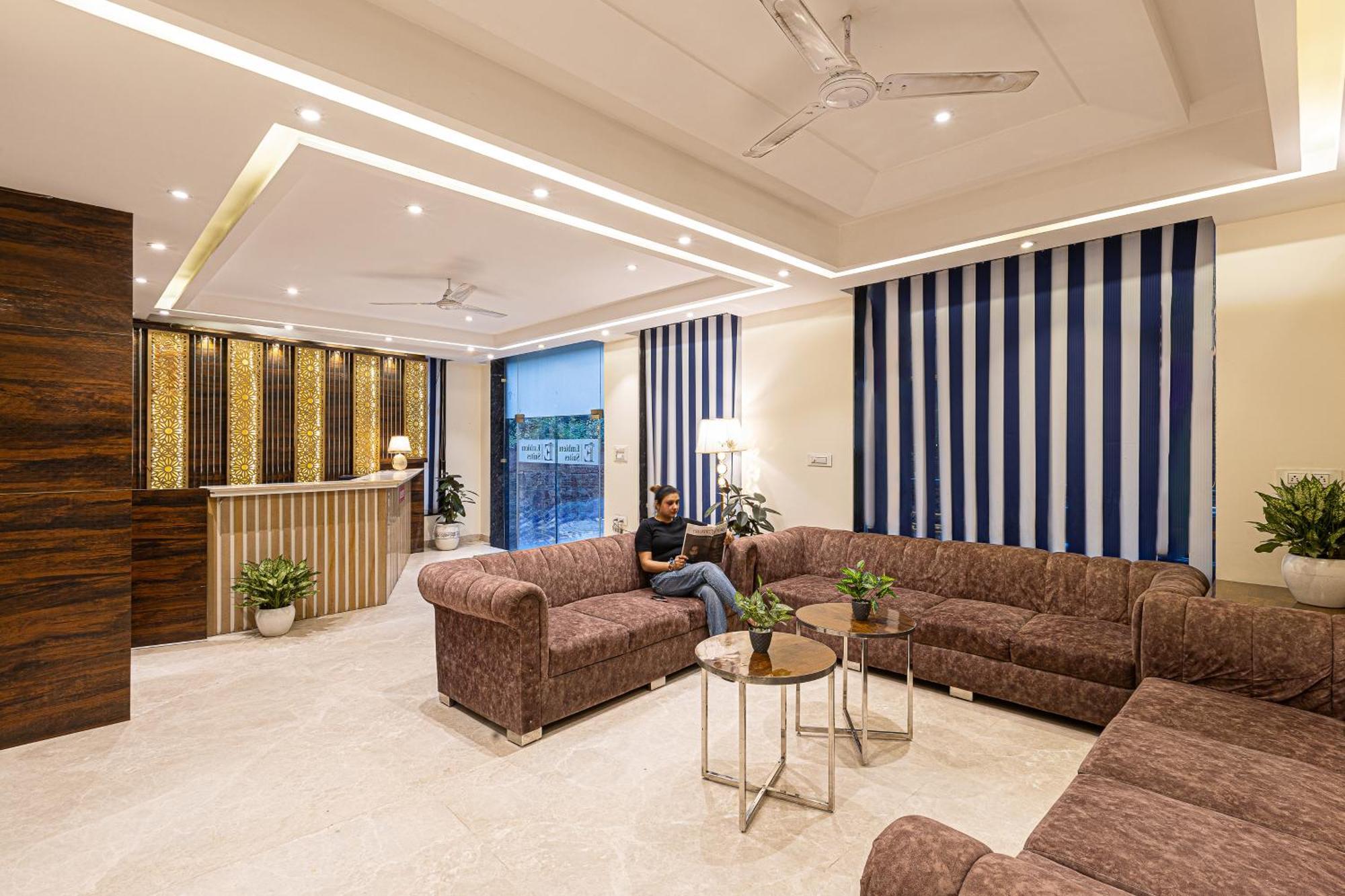 Hotel Emblem Suites- Near Delhi Airport Új-Delhi Kültér fotó