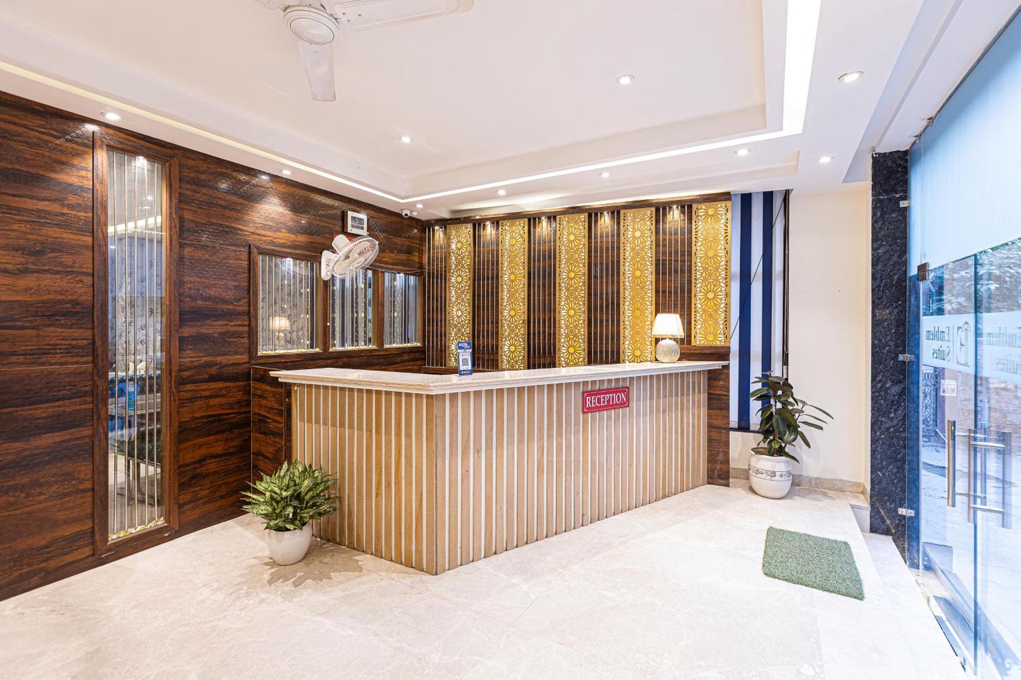 Hotel Emblem Suites- Near Delhi Airport Új-Delhi Kültér fotó